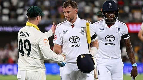 AUS vs ENG: जो रूट को आउट नहीं कर सके ऑस्ट्रेलियाई गेंदबाज, इंग्लैंड की पहली पारी 334 रनों पर सिमटी