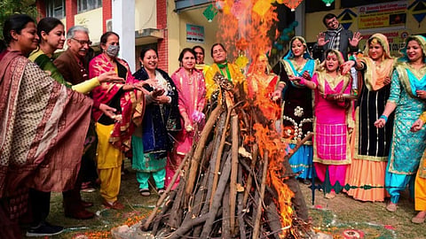 साल 2026 में इस दिन मनाई जाएगी लोहड़ी, आ गई सटीक तारीख़