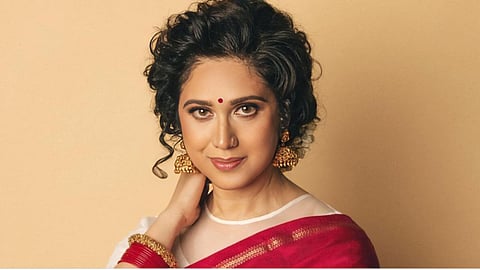 Meenakshi Seshadri likes this song from Sanjay Dutt film