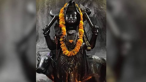 पैसों की तंगी हो जाएगी दूर, शनिवार को कर लें ये टोटके!
