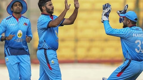 मुंबई कैंप में 'लॉर्ड' का जादू! शार्दुल ठाकुर ने घातक गेंदबाजी से विरोधी बैटिंग ऑर्डर किया तहस-नहस