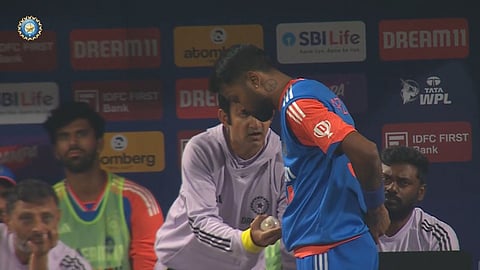 IND vs SA: दूसरे टी20 में हार के बाद गौतम गंभीर और हार्दिक पांड्या के बीच हुई बहस, VIDEO हुआ वायरल