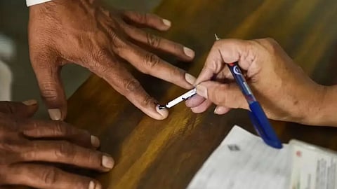Maharashtra Local Body Elections: महाराष्ट्र निकाय चुनावों में बड़ा उलटफेर। कोर्ट केस व तकनीकी त्रुटियों के चलते कई नगरपालिकाओं के वार्डों में वोटिंग 20 व 29 दिसंबर तक स्थगित।