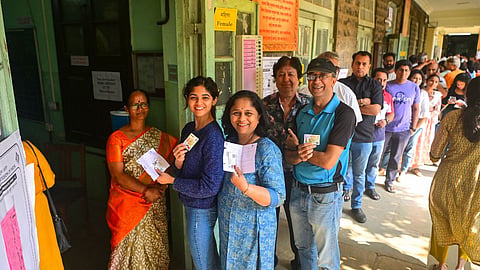 Nagar Parishad election: महाराष्ट्र में नगर परिषद और नगर पंचायत चुनाव के लिए आज मतदान हो रहा है। नागपुर, कामठी, यवतमाल, वर्धा, चंद्रपुर, भंडारा, गड़चिरोली सहित कई जिलों में वोटिंग जारी।