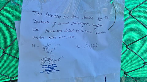 Wardha MD Drug Raid: वर्धा में कैमरा दुरुस्ती की आड़ में चल रही MD ड्रग फैक्ट्री का भंडाफोड़। पुलिस ने 192 करोड़ का कच्चा माल जब्त किया और तीन युवकों को गिरफ्तार किया।