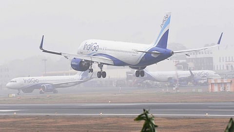 Weather Impact on Aviation: नागपुर में घने कोहरे का असर; इंडिगो की बेंगलुरु-नागपुर फ्लाइट कैंसिल हुई। कई ट्रेनें घंटों लेट रही, जिसके कारण यात्रियों को भारी परेशानी का सामना करना पड़ा।