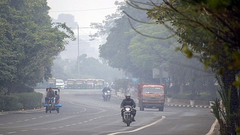 Nagpur Weather Update: नागपुर में दिसंबर की ठंड बढ़ी, तापमान 10.8°C पर पहुंचा। सर्द हवाओं से ठिठुरन, अलाव का सहारा, मॉर्निंग वॉकर्स कम हुए। मौसम विभाग ने गिरावट के संकेत दिए।