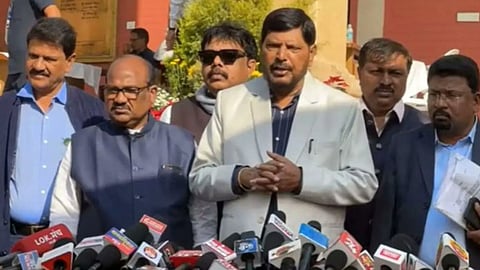 Maharashtra Assembly Winter Session: केंद्रीय मंत्री रामदास आठवले ने नागपुर में घोषणा की कि रिपब्लिकन पार्टी आगामी मनपा चुनाव महायुति के साथ लड़ेगी, 19 महानगर पालिकाओं में गठबंधन तय।