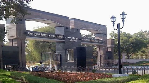 Nagpur University: RTMNU में UGC गाइडलाइन का उल्लंघन करते हुए 6 साल पुराने पीएचडी छात्रों को थीसिस जमा करने की राहत दी गई। सीनेट में मामला उठा, VC ने जांच और कार्रवाई का आश्वासन दिया।