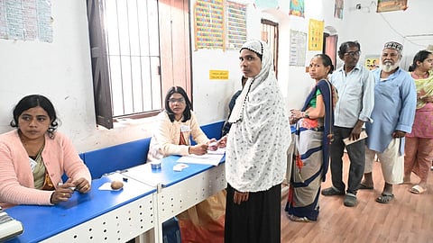 Wani Nagar Parishad Result Today: वणी नगर परिषद चुनाव नतीजे आज, 29 सीटों की मतगणना सुबह 10 बजे से शुरू हो गया है। अध्यक्ष पद पर किसका कब्जा? शहर में राजनीतिक हलचल तेज।