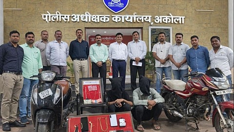 Akola Police's big succes Two theft cases busted, goods worth around 8 lakhs seized