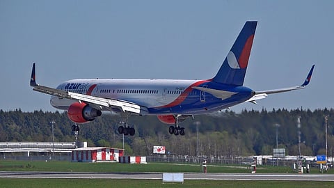 Hundreds of lives hung in the balance! A Russian plane that took off from Thailand made an emergency landing in China; chaos ensued.
