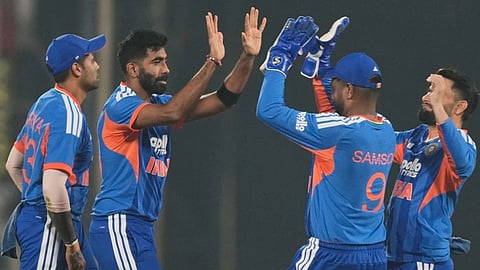 मैदान पर जंग से पहले 'बॉर्डर 2' का जोश! विशाखापत्तनम में टीम इंडिया की स्पेशल आउटिंग, खिलाड़ियों ने देखी फिल्म