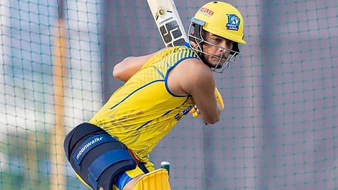 IPL 2026: सीजन शुरू होने से पहले CSK को लगा 14.20 करोड़ का झटका! चोटिल हुआ धोनी का ये धुरंधर