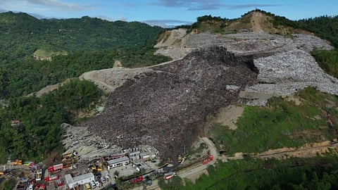 A mountain of garbage collapsed in the Philippines, turning into a "mountain of death"; several people are still missing in the accident, and rescue operations are underway.