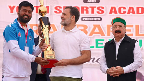 Rahul Gandhi receives a very special gift in UP, immediately sends WhatsApp message to mother Sonia Gandhi