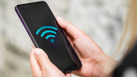 have an expensive phone, you're not getting a network signal These easy tricks will give you full signal strength.