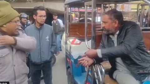 An e-rickshaw driver in Mathura was bitten by a snake and stunned everyone by carrying the snake in his pocket to the hospital.