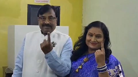 52% estimated turnout amid EVM glitches, ink row, and clashes in Prabhag 10.