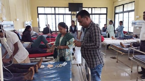 104 students fell ill after food poisoning at Laheri Ashramshala, Gadchiroli. One student referred to AIIMS Nagpur. Show cause notice issued to management.