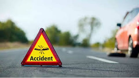 vasai-mumbai-ahmedabad-highway-container-accident-traffic-jam