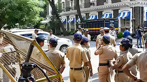nagpur absconding gangster abu spotted at cricket bookie birthday party