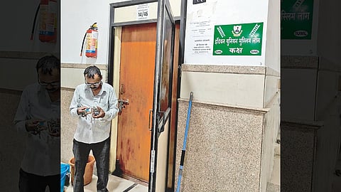 Chaos in Nagpur Municipal Corporation as BSP and Muslim League seize office rooms without allotment. Administration removes boards amidst rising tension.