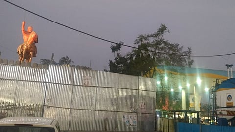 Umarkhed Municipal Council unanimously votes to remove Bharat Petroleum pump near Shivaji Maharaj statue for beautification and public safety. Lease expired.