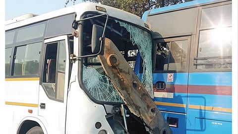 Another accident in Gadchiroli: ST bus collides with a private travel bus, 20 passengers injured; administration's claims fail.
