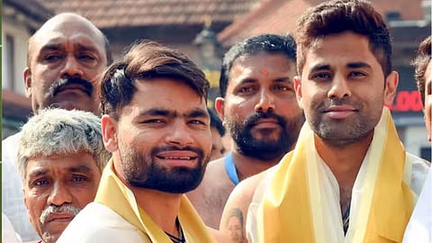 Indian Cricketers Visit Sree Padmanabhaswamy Temple