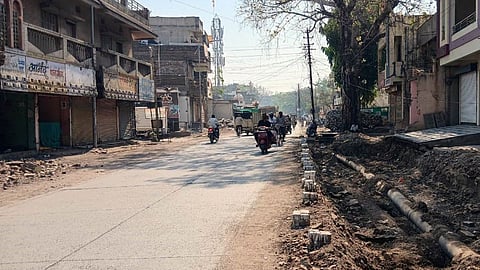 Akola's 11cr Dabki Road project stalled with only 30% completion in a year. Incomplete culverts and dust are haunting commuters, raising questions about political and civic accountability.