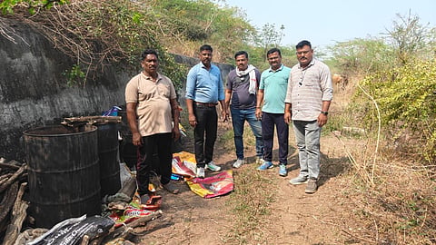 Amravati Crime Branch raided illegal liquor dens in Gadgenagar and Fraserpura, destroying materials worth 3.70 lakh। Over 1,500 liters of raw material seized; two cases registered।