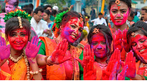 Rashi According To Holi Colors