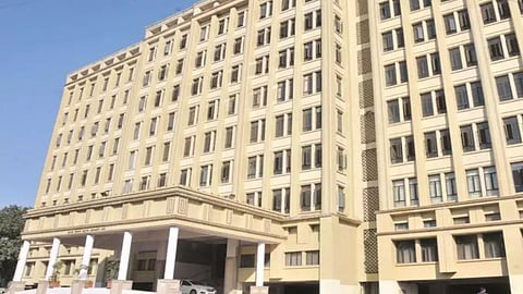 Nagpur Municipal Corporation: नागपुर मनपा के 73 कर्मचारियों पर लटकी जांच की तलवार, क्या रिटायरमेंट के बाद नहीं मिलेंगे पैसे?