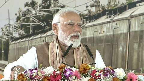 pm modi attacks rahul gandhi win hearts to become pm rapid metro inauguration