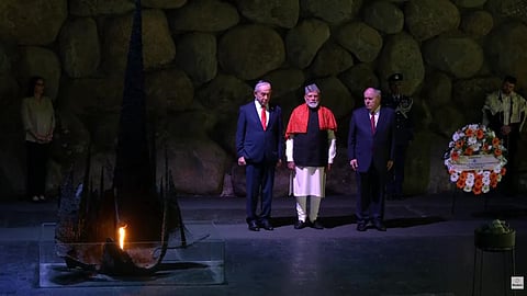 PM modi Pays Tribute at Holocaust Museum