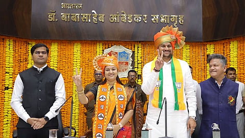 Thane Mayor Sharmila Pimpolkar-Gaikwad Deputy Mayor Krishna Patil Oath Ceremony