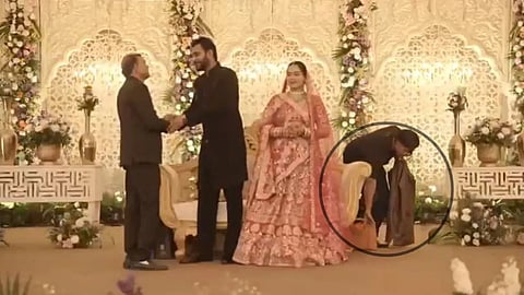 A bride’s purse was stolen from a wedding stage in Jaipur, and the video has gone viral.