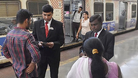 mumbai-local-ticket-checking-drive-9509-passengers-fined