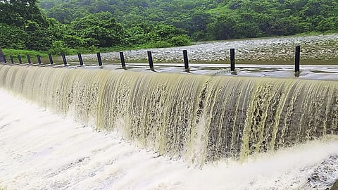 Relief for farmers in Lakhandur-Pawani: Water released from Gosikhurd project for summer crops.