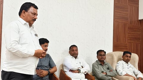 BJP leaders and 47 Sarpanchs boycott Bhandara Panchayat Samiti general meeting over rift with MLA Narendra Bhondekar. Internal conflict hits Mahayuti.