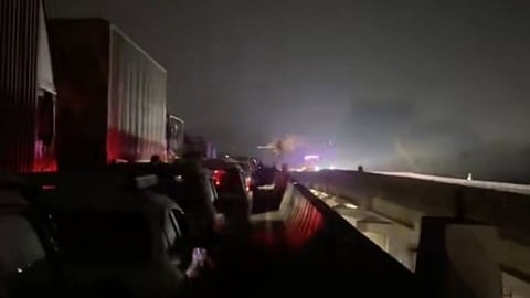 Mumbai-Pune Expressway blocked for 12+ hours after a propylene gas tanker overturned near Adoshi Tunnel. Huge traffic jam; commuters advised to take alternative routes.