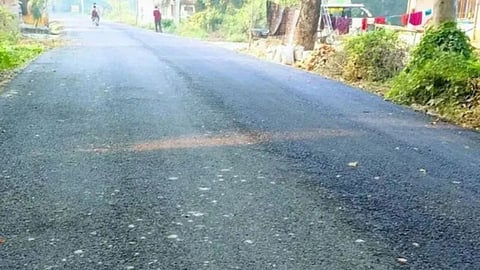 The way is now clear for road widening at Roshan Gate; encroachments were removed voluntarily after notices were issued; work has begun.