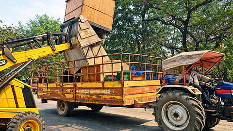 Anti-encroachment drive in Wardha, goods seized from 24 shopkeepers, anger among traders; action questioned
