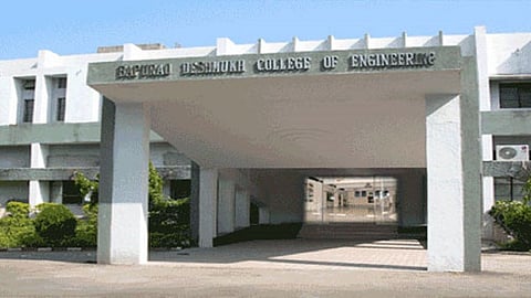 College grapples with financial crisis, no salaries for 63 months, staff at Wardha Engineering College stage protest