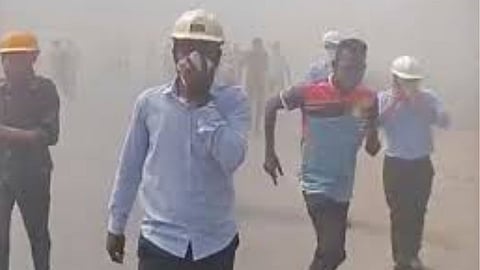 Toxic Oleum gas leak at Bhageria Industries, Boisar led to the evacuation of 1600 students and 1000 workers. Admin alerted residents within a 5km radius. Situation is now under control.