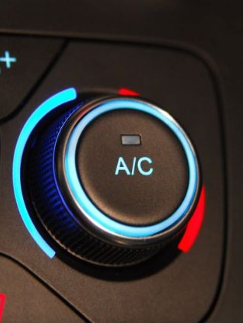 कार का AC कैसे चलाएं कि ठंडक भी मिले और पेट्रोल भी बचे?