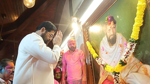 DCM Eknath Shinde skipped Holi celebrations this year due to the demise of close relatives of party officials. Meanwhile, MLA Jitendra Awhad hosted a grand event in Kalwa featuring Gautami Patil.