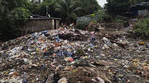 kandivali-garbage-problem-road-block-bmc-negligence-mumbai