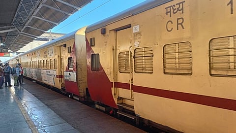 IRCTC बुकिंग ट्रेन, मुंबई से अहमदाबाद ट्रेन, पुणे से अहमदाबाद ट्रेन, India vs New Zealand final